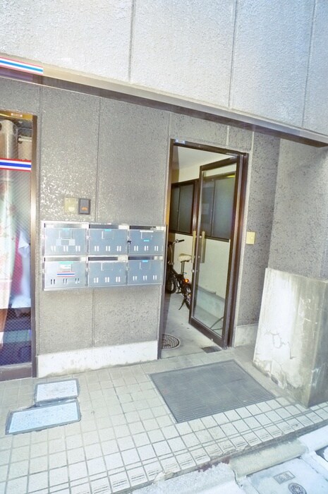 物件外観写真3　(エントランス部分)