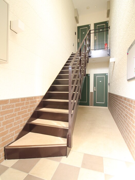 物件外観写真2　(エントランス部分)