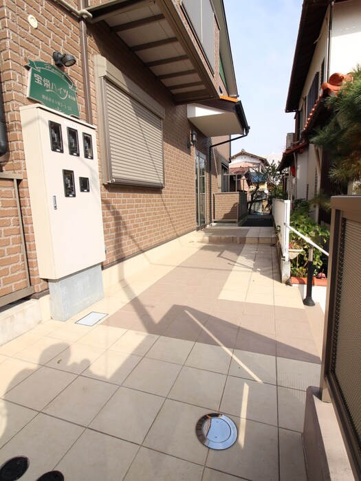 物件外観写真4　(エントランス部分)