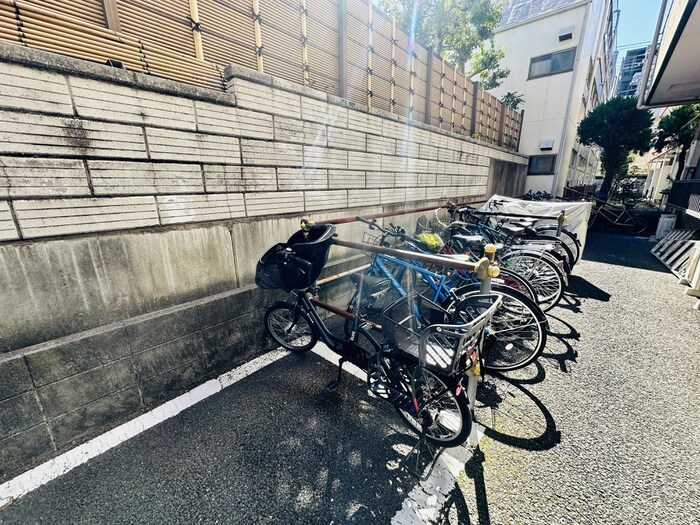 物件外観写真5　(駐輪場)