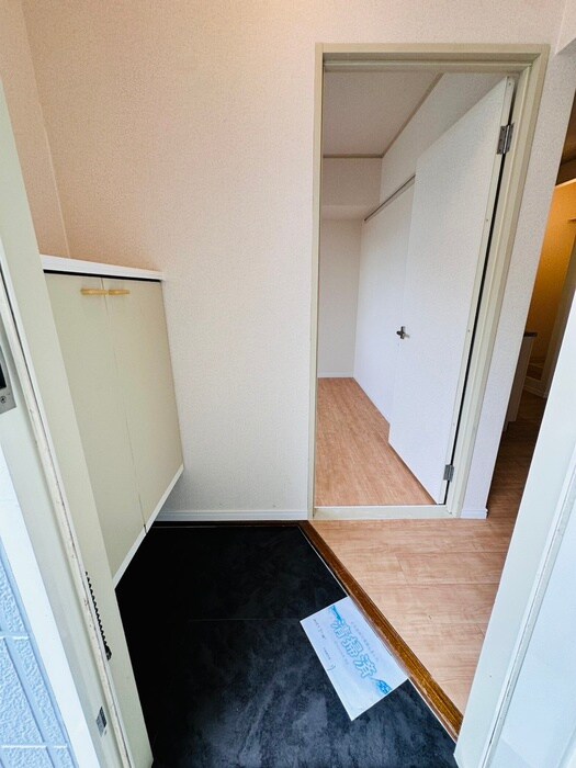 物件内観写真16　(玄関)