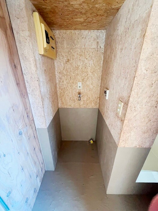 物件内観写真12　(洗濯機置場)