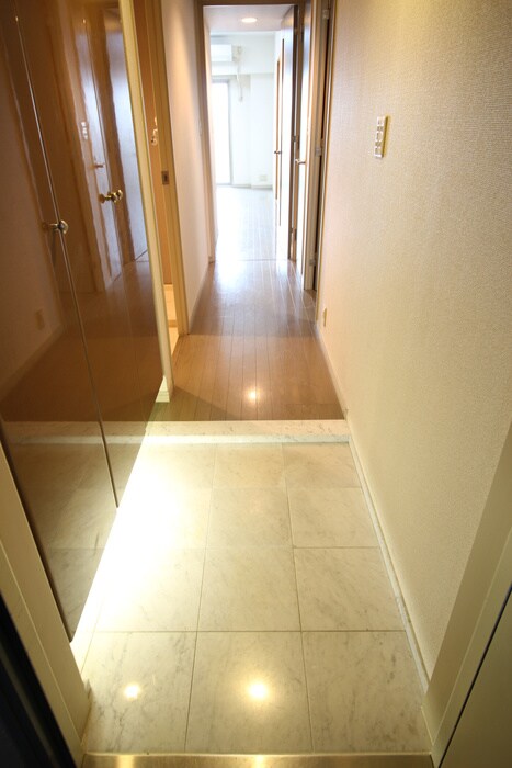 物件内観写真19　(玄関)