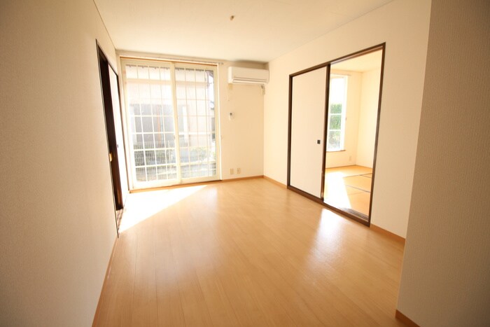 物件内観写真8　(居室)