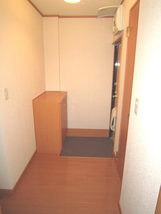 物件内観写真10　(玄関)