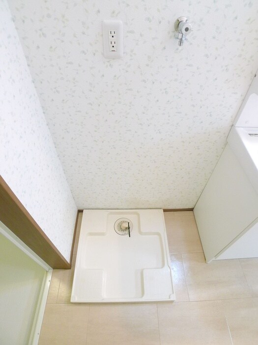 物件内観写真15　(洗濯機置場)