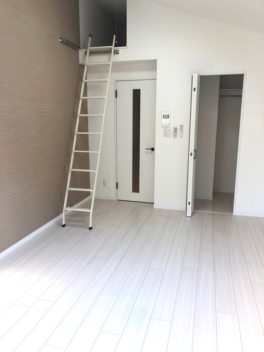 物件内観写真11　(室内からの展望)