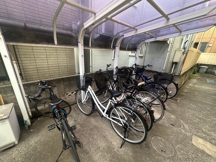 物件外観写真4　(駐輪場)