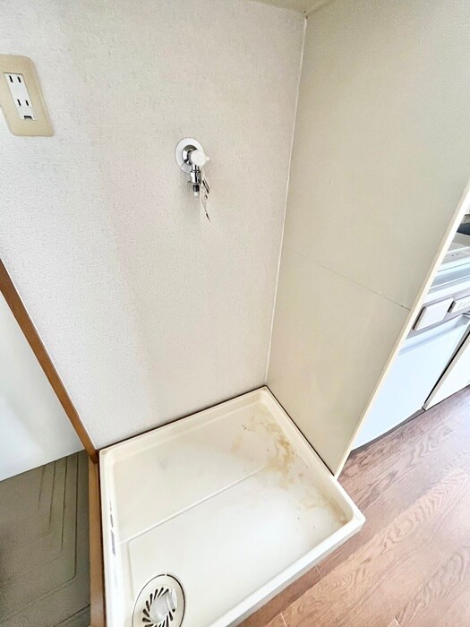 物件内観写真11　(洗濯機置場)