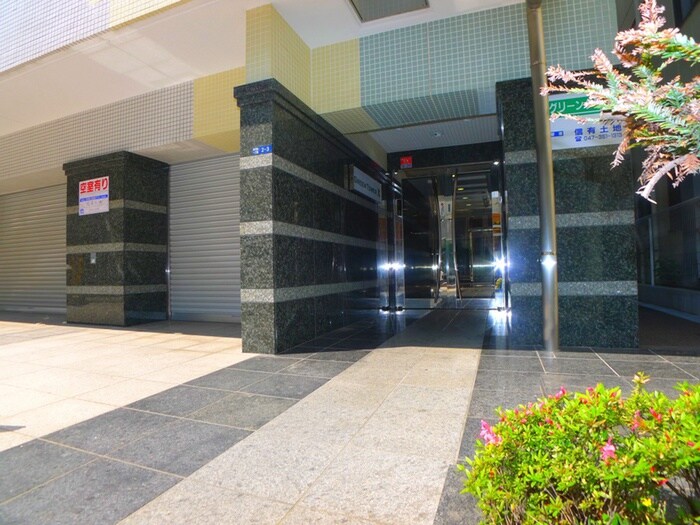 物件外観写真2　(エントランス部分)