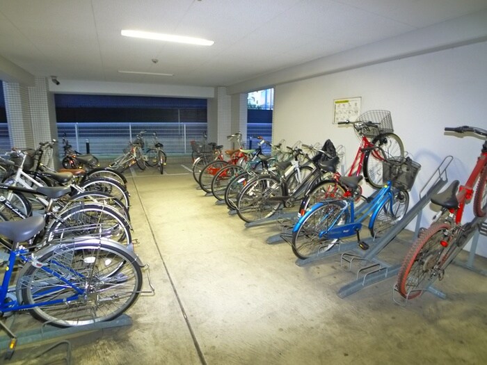 物件外観写真5　(駐輪場)