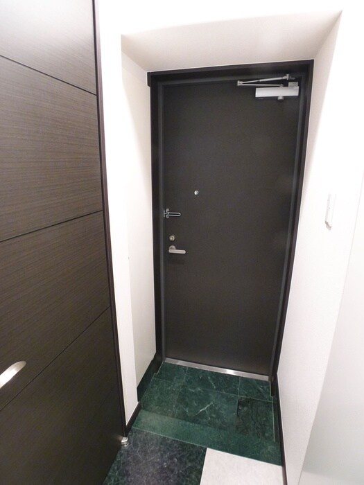 物件内観写真11　(玄関)