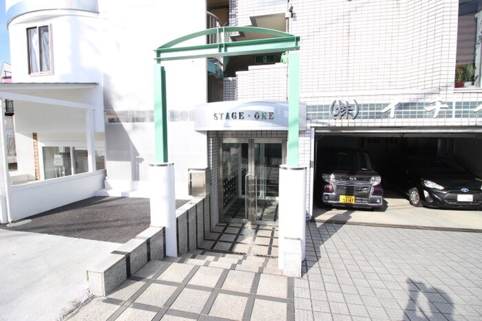 物件外観写真2　(エントランス部分)