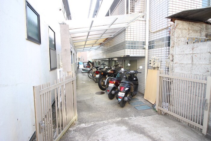 物件外観写真5　(駐輪場)