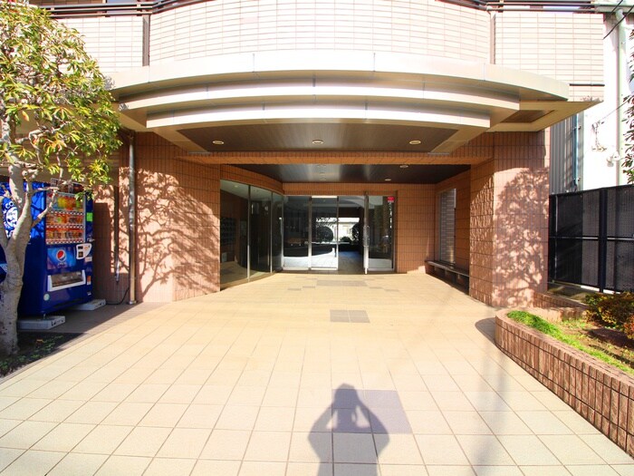 物件外観写真6　(エントランス部分)