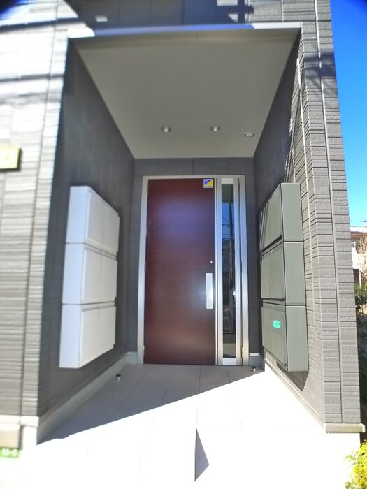 物件外観写真3　(エントランス部分)