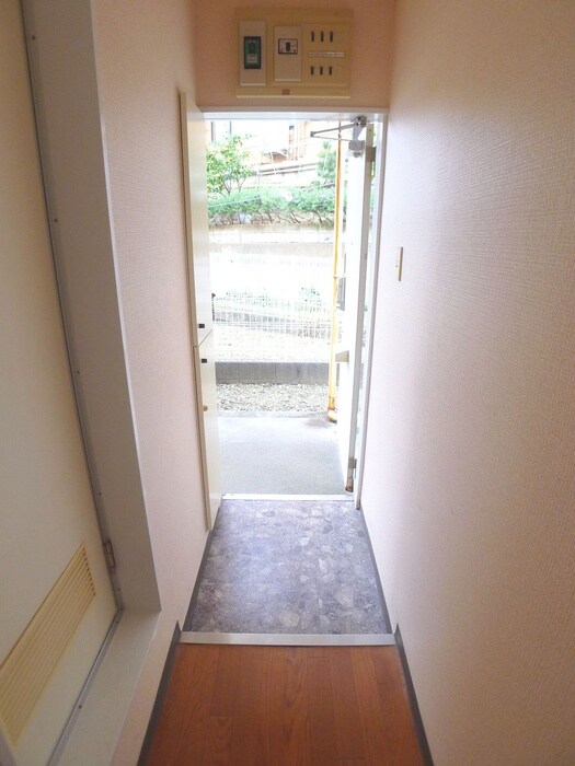 物件内観写真16　(玄関)