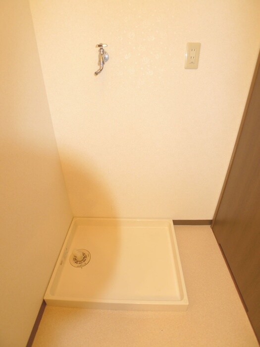 物件内観写真18　(洗濯機置場)