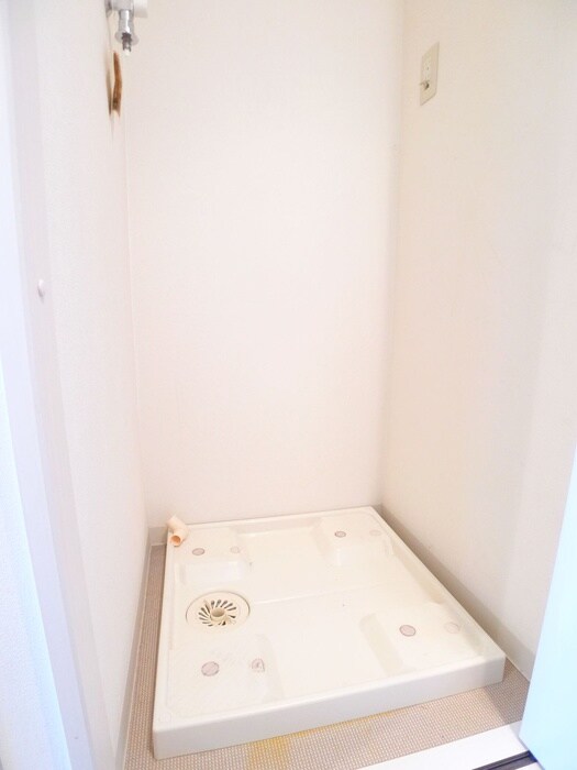 物件内観写真15　(洗濯機置場)