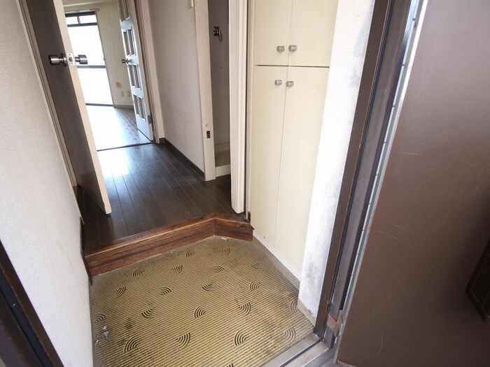 物件内観写真16　(玄関)