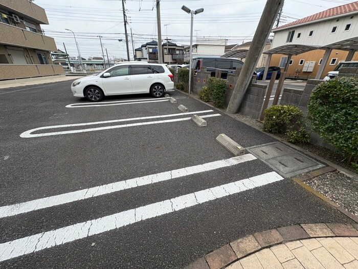 物件外観写真4　(駐車場)