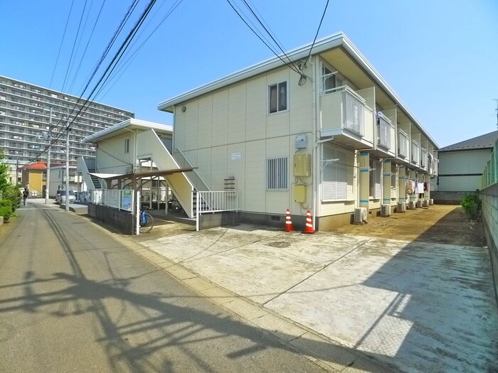 物件外観写真3　(駐車場)