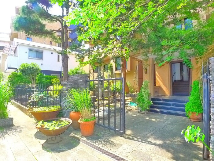 綾東ヴィレヂ弐番館のエントランス部分