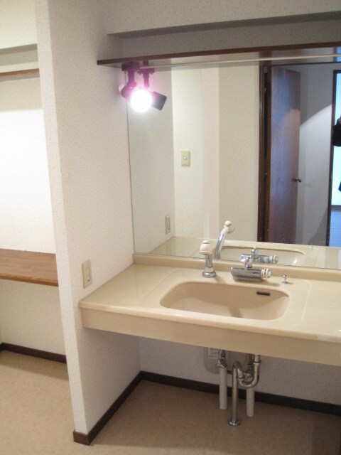 綾東ヴィレヂ弐番館の洗面