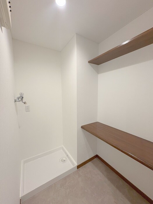 物件内観写真14　(洗濯機置場)