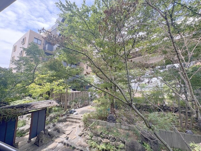 物件内観写真20　(室内からの展望)