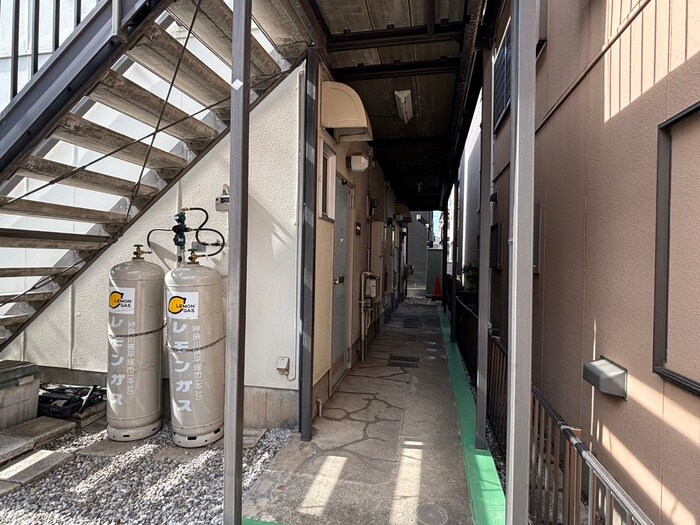 物件外観写真5　(エントランス部分)