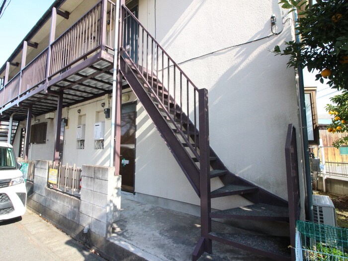 物件外観写真3　(エントランス部分)