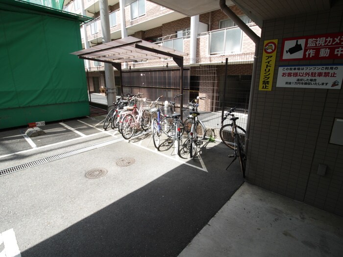 物件外観写真4　(駐輪場)