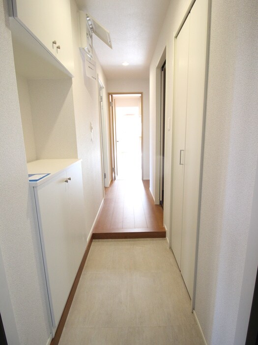 物件内観写真12　(玄関)