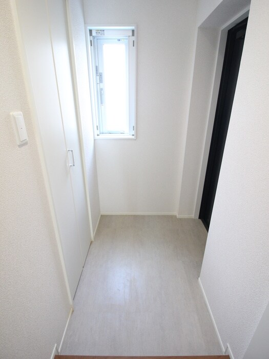 物件内観写真12　(玄関)