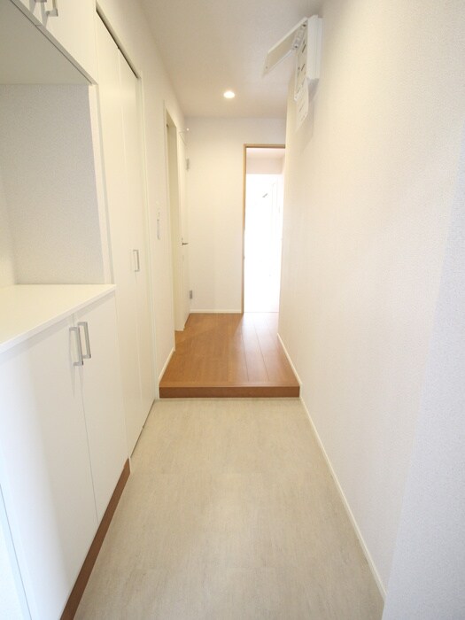 物件内観写真12　(玄関)
