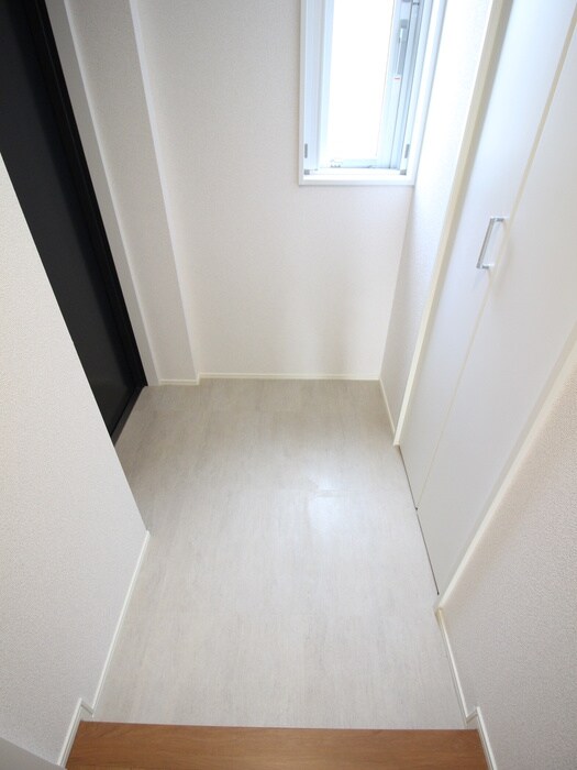 物件内観写真12　(玄関)
