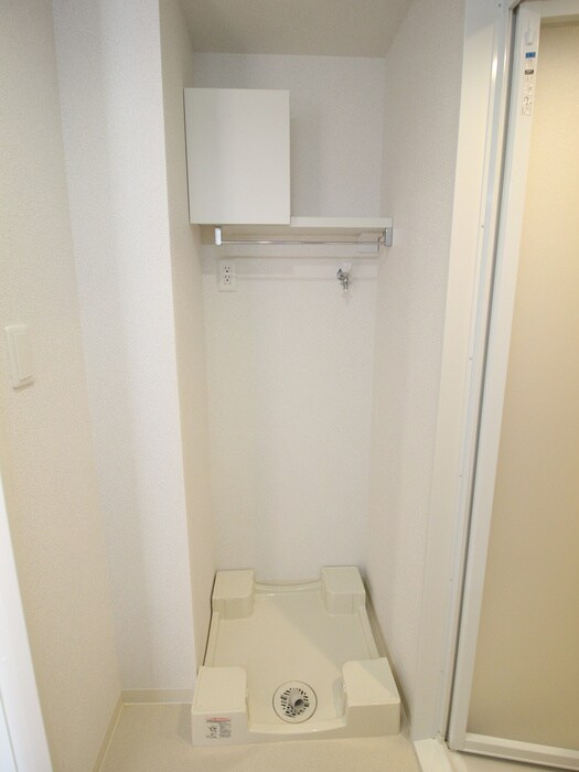 物件内観写真16　(洗濯機置場)