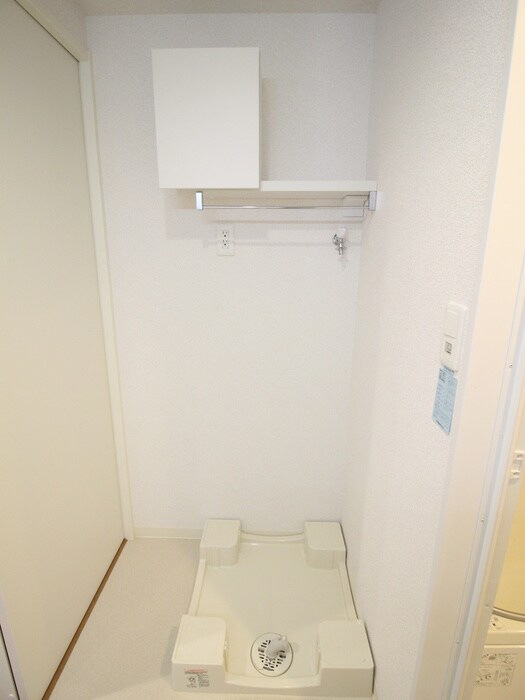 物件内観写真16　(洗濯機置場)