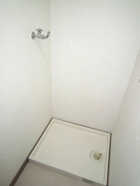 物件内観写真16　(洗濯機置場)