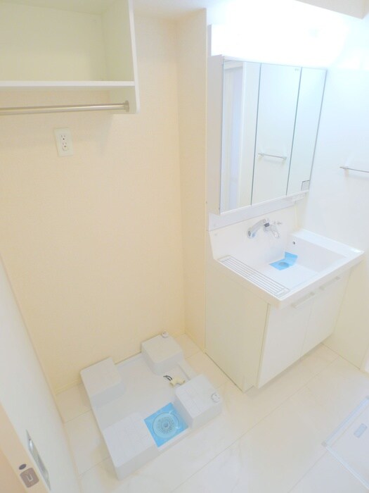 物件内観写真14　(洗濯機置場)