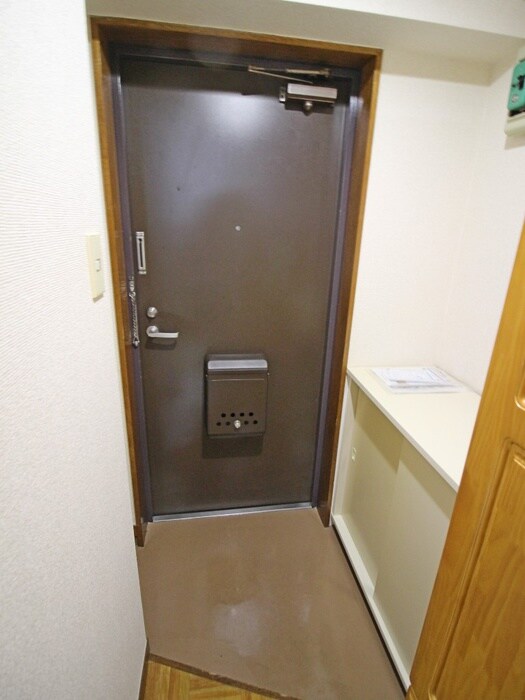 物件内観写真11　(玄関)