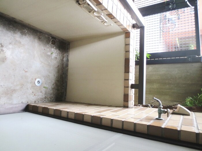 物件内観写真14　(洗濯機置場)