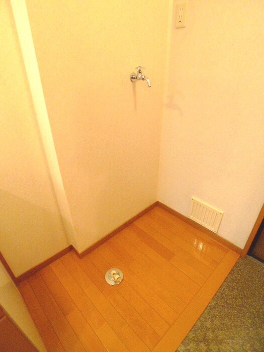 物件内観写真12　(洗濯機置場)