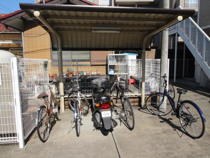 物件外観写真3　(駐輪場)