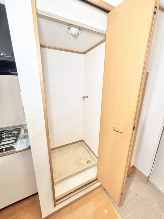 物件内観写真12　(洗濯機置場)