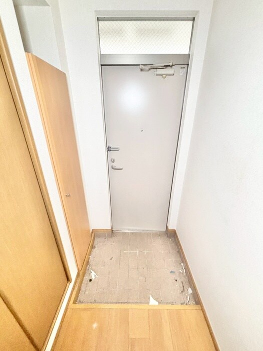 物件内観写真16　(玄関)