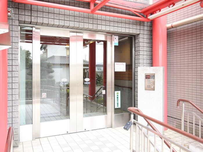 物件外観写真2　(エントランス部分)