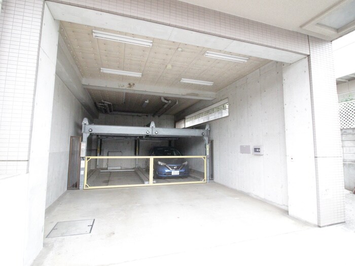 物件外観写真3　(駐車場)