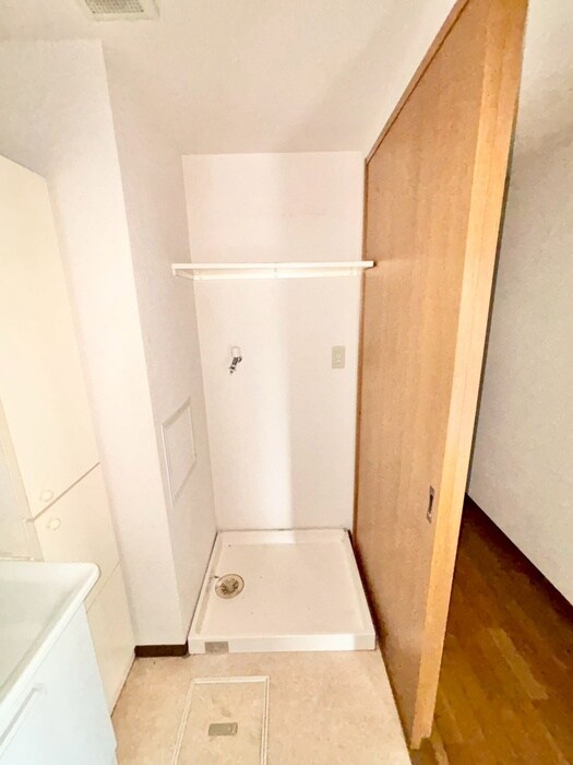 物件内観写真12　(洗濯機置場)